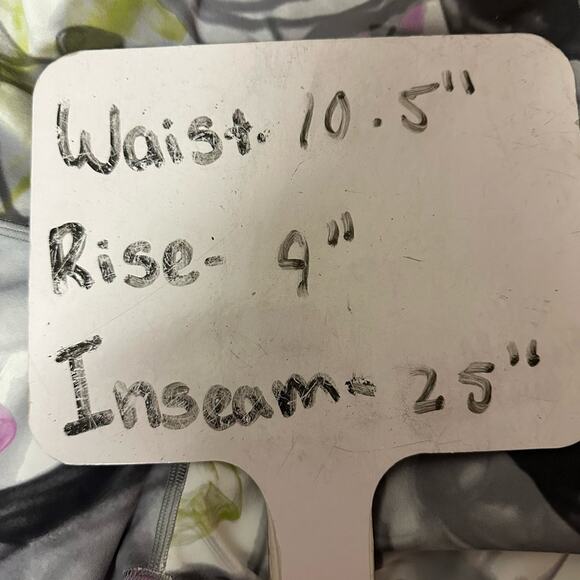 Lululemon Throwback Print Align High-Rise Pant 25"
Unicorn Throwback White Multi - Picture 10 of 11